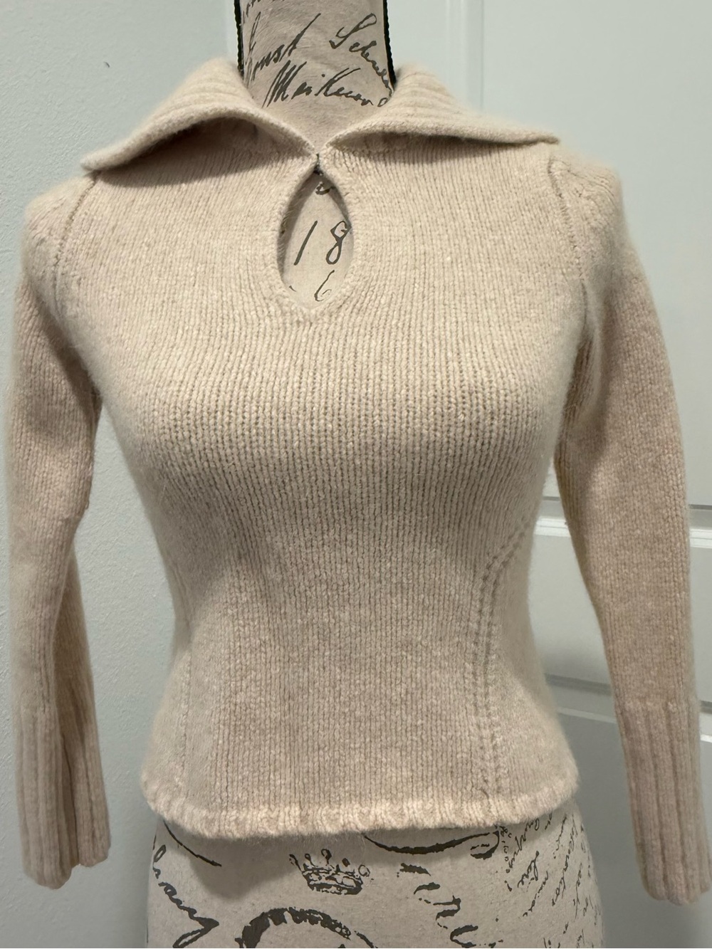 Vintage Express Soft Cream Collared Keyhole Long Sleeve Sweater